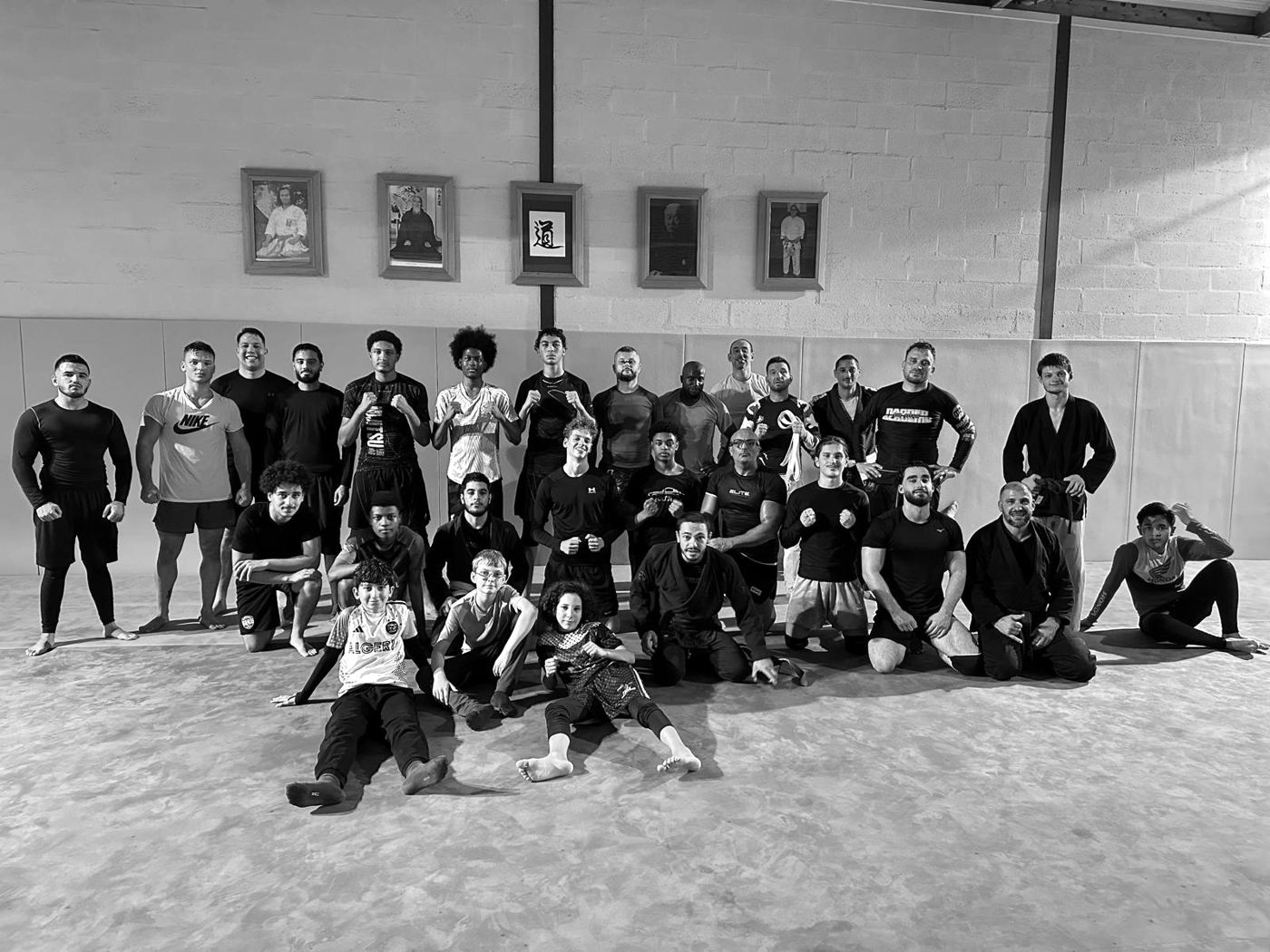 Grande photo de groupe en no-gi, des plus jeunes aux confirmés